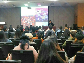 漆画艺术家范福安应邀到开云美术学院讲学