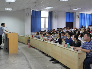 上海音乐学院博士后余亚飞应邀来开云讲学