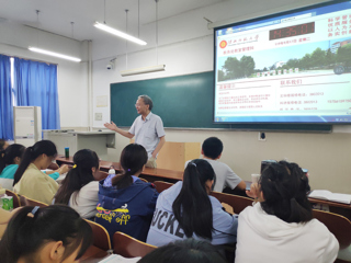 安徽省教育科学研究院教研员钟能政老师来开云作专题讲座