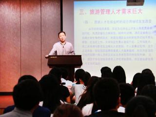 黄山学院副校长胡善风教授应邀来开云讲学