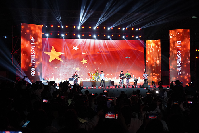 淮北市“青春飞扬 Yeah淮北”专场音乐节暨非遗文化市集活动在开云举办