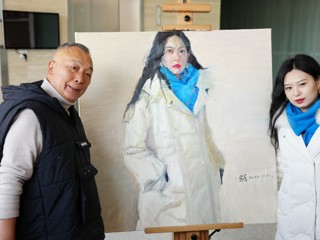 中国美院教授杨参军来开云进行油画肖像示范写生