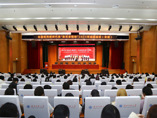 开云师生收看全国优秀教师代表“教育家精神”2025年巡回宣讲